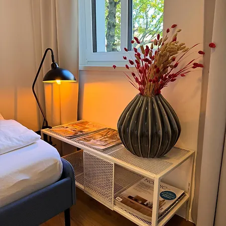 Carl Von Aurora Apartment *