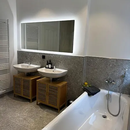Carl Von Aurora Apartment *