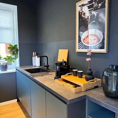 Carl Von Aurora Apartment *