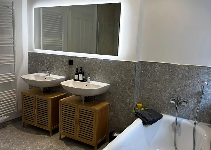 Carl Von Aurora Apartment *